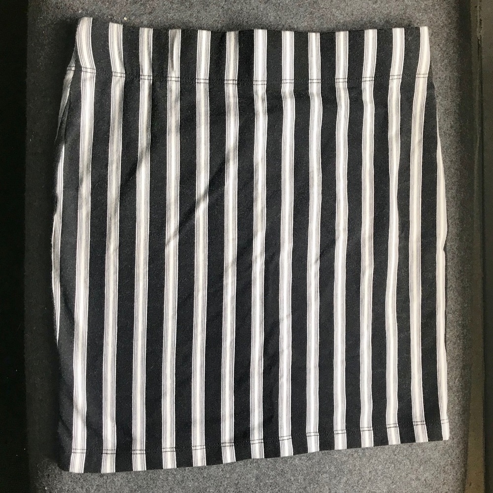 Black & White Shirt Stretch Hip Hug Skirt